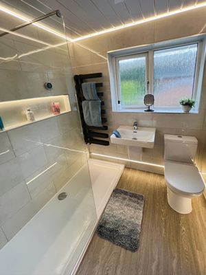 Shower room- click for photo gallery